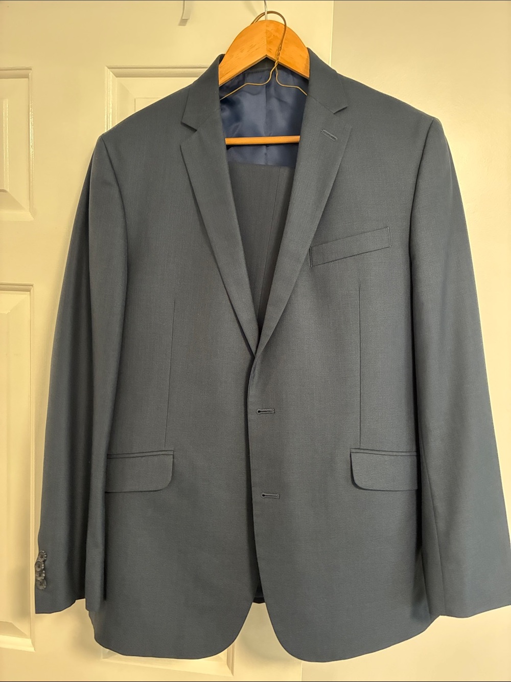Kenneth Cole Men's Blue Suit Jacket 42R / Pants 36/30
